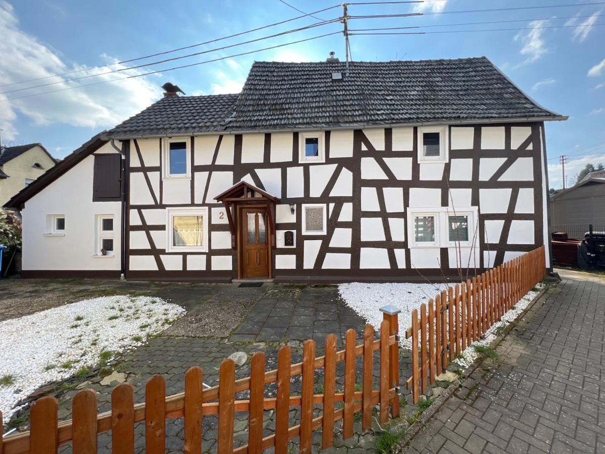 300 Jahre Altes Renoviertes Fachwerkhaus Villa Peterslahr Ngoại thất bức ảnh