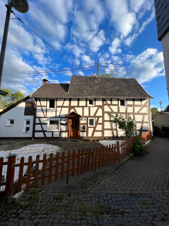 300 Jahre Altes Renoviertes Fachwerkhaus Villa Peterslahr Ngoại thất bức ảnh